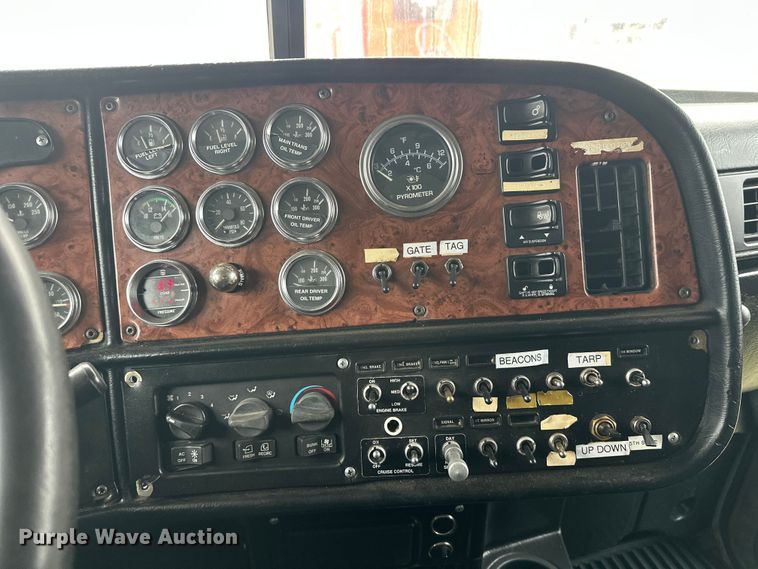 image for item FK1717 2005 Peterbilt 379 semi truck