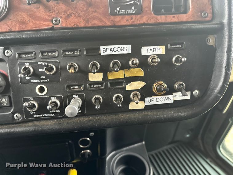 image for item FK1717 2005 Peterbilt 379 semi truck