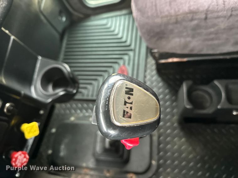 image for item FK1717 2005 Peterbilt 379 semi truck