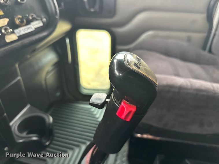 image for item FK1717 2005 Peterbilt 379 semi truck