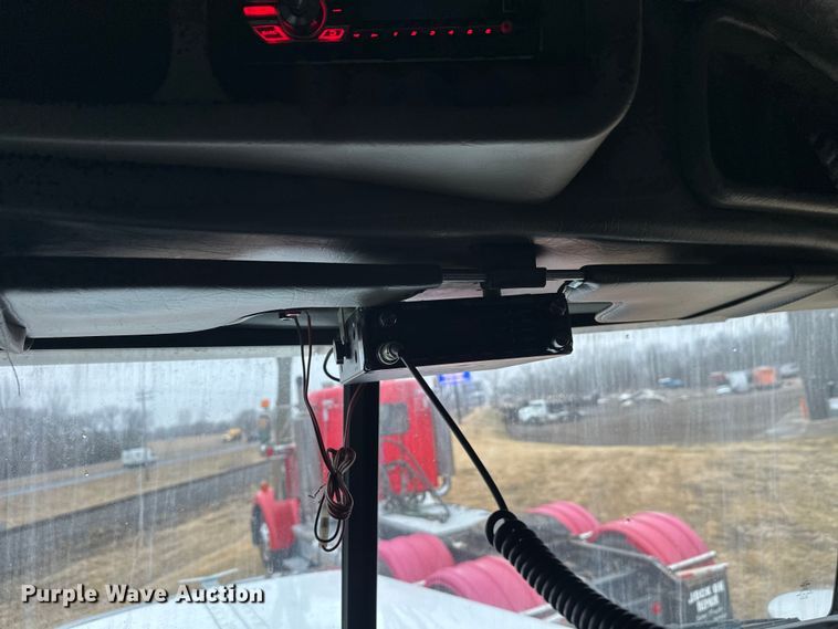 image for item FK1717 2005 Peterbilt 379 semi truck