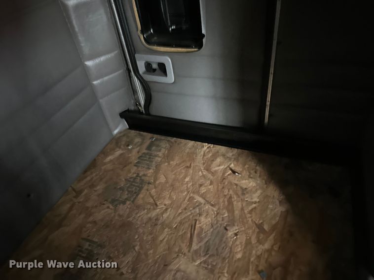 image for item FK1717 2005 Peterbilt 379 semi truck