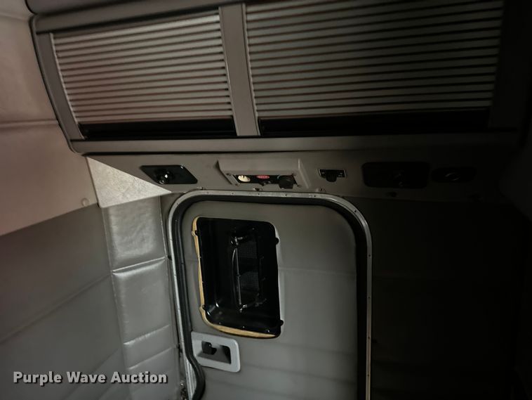 image for item FK1717 2005 Peterbilt 379 semi truck