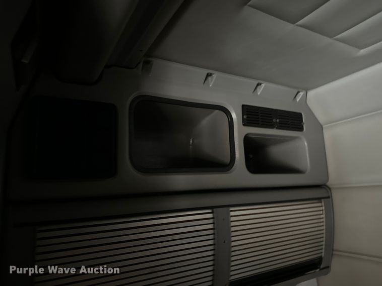 image for item FK1717 2005 Peterbilt 379 semi truck