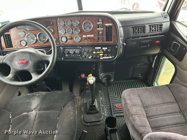 image for item FK1717 2005 Peterbilt 379 semi truck