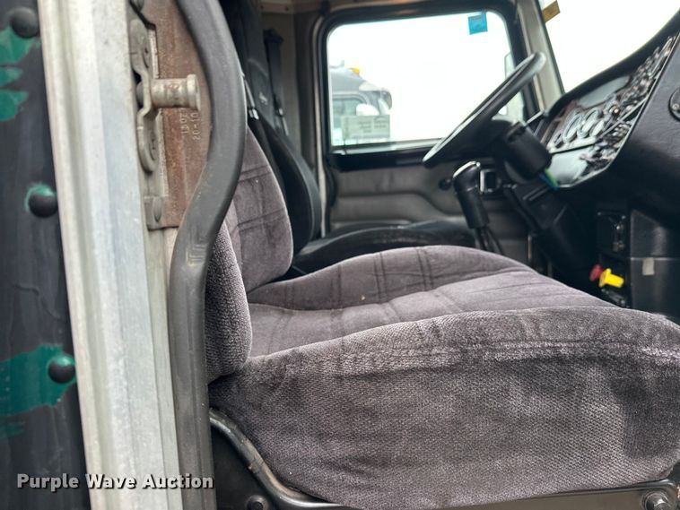 image for item FK1717 2005 Peterbilt 379 semi truck