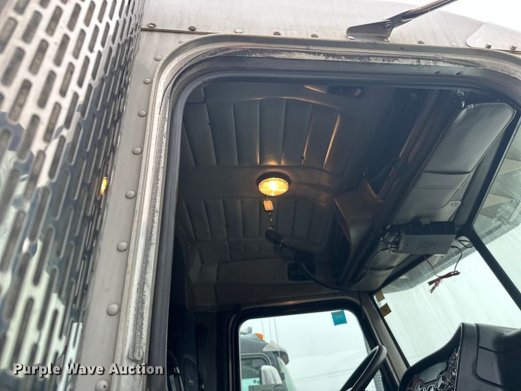 image for item FK1717 2005 Peterbilt 379 semi truck