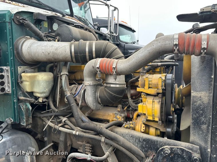 image for item FK1717 2005 Peterbilt 379 semi truck