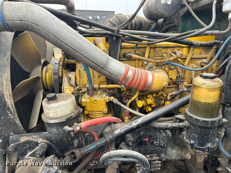 image for item FK1717 2005 Peterbilt 379 semi truck