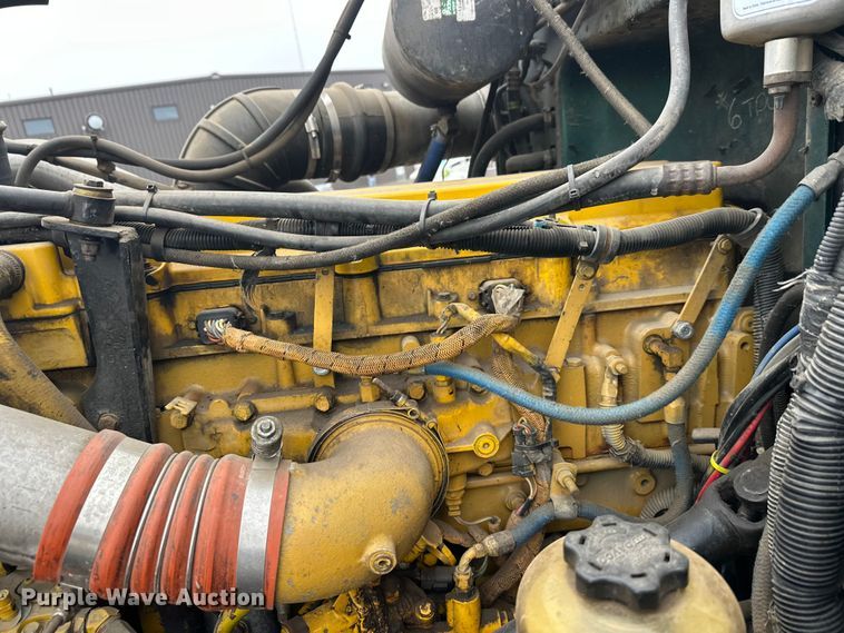 image for item FK1717 2005 Peterbilt 379 semi truck