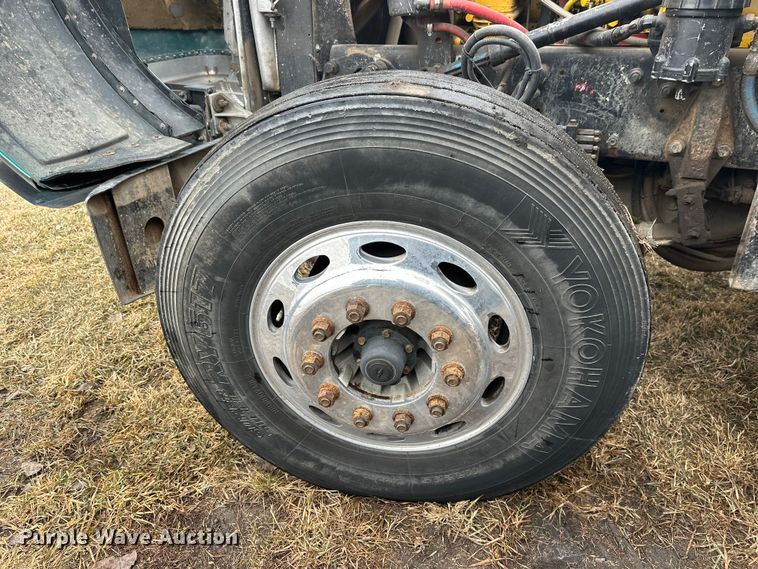 image for item FK1717 2005 Peterbilt 379 semi truck