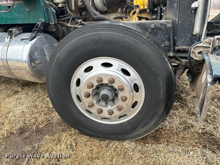 image for item FK1717 2005 Peterbilt 379 semi truck