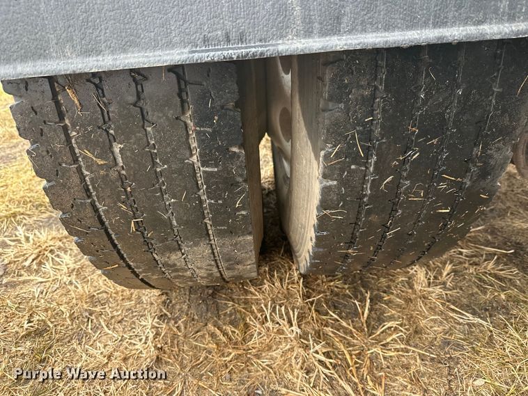 image for item FK1717 2005 Peterbilt 379 semi truck