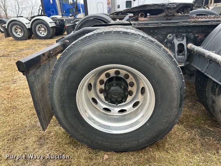 image for item FK1717 2005 Peterbilt 379 semi truck