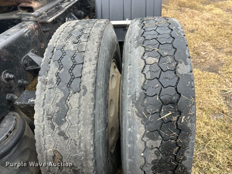 image for item FK1717 2005 Peterbilt 379 semi truck