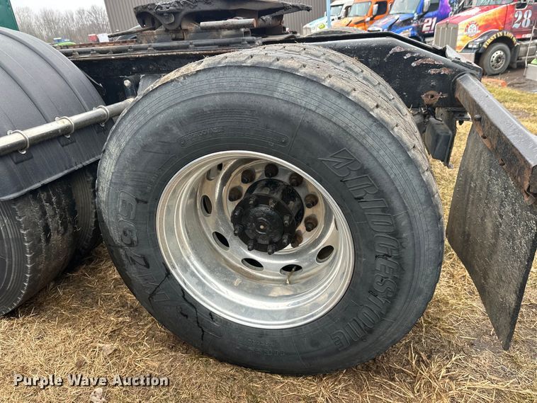 image for item FK1717 2005 Peterbilt 379 semi truck