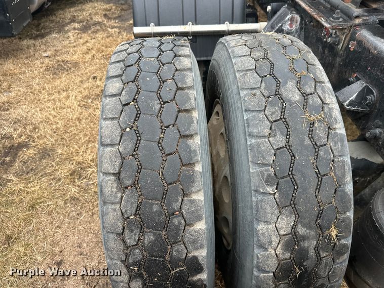 image for item FK1717 2005 Peterbilt 379 semi truck