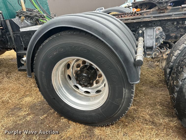 image for item FK1717 2005 Peterbilt 379 semi truck