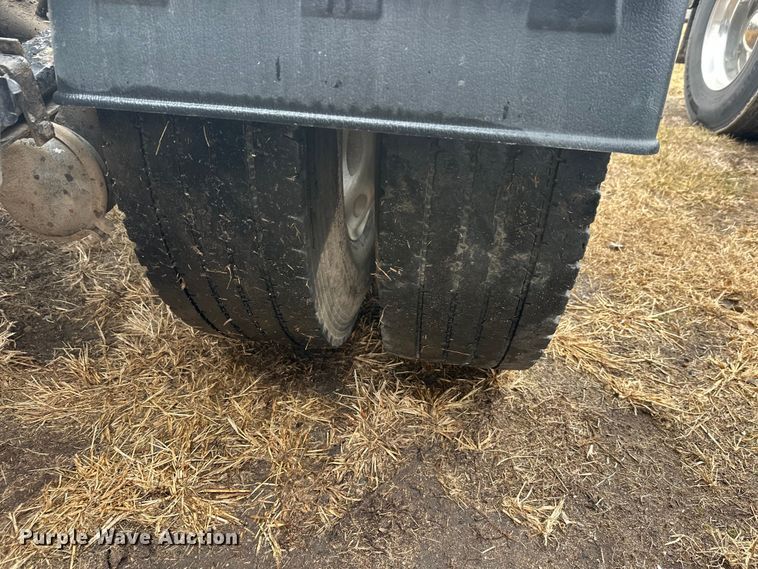 image for item FK1717 2005 Peterbilt 379 semi truck