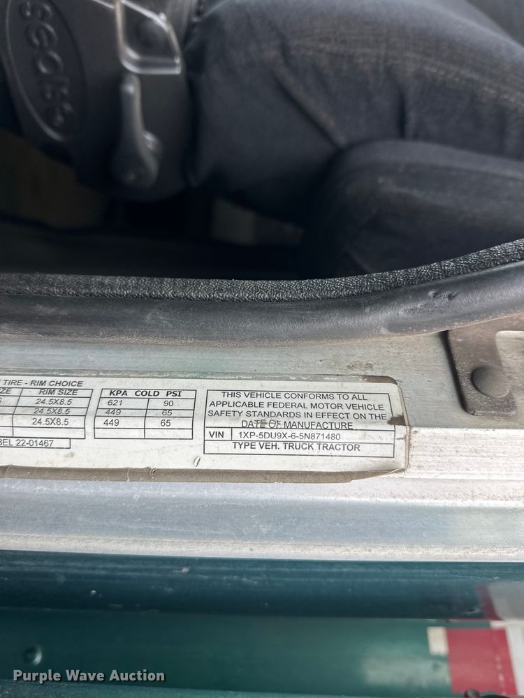 image for item FK1717 2005 Peterbilt 379 semi truck