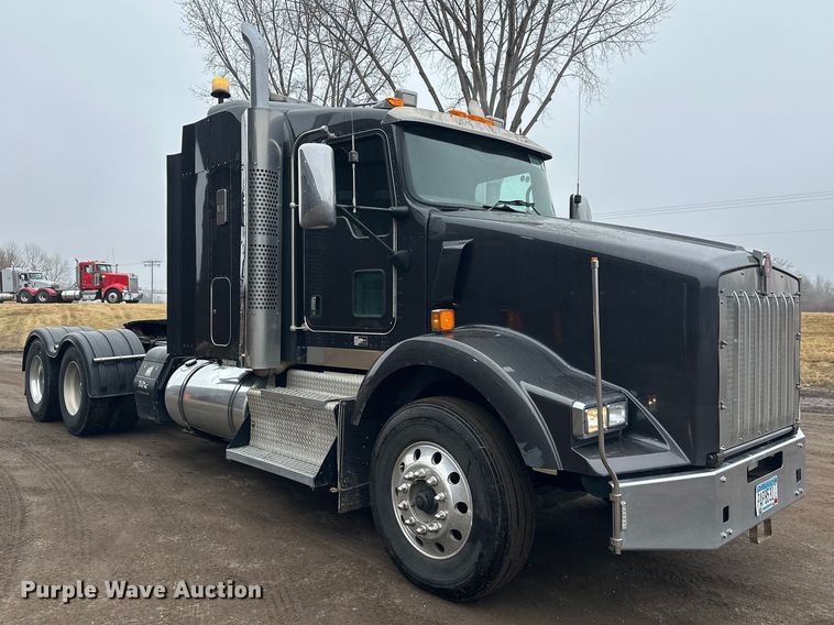 image for item FK1718 2017 Kenworth T8 Series semi truck