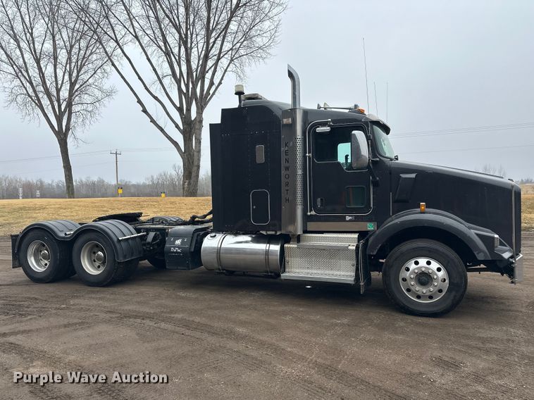image for item FK1718 2017 Kenworth T8 Series semi truck