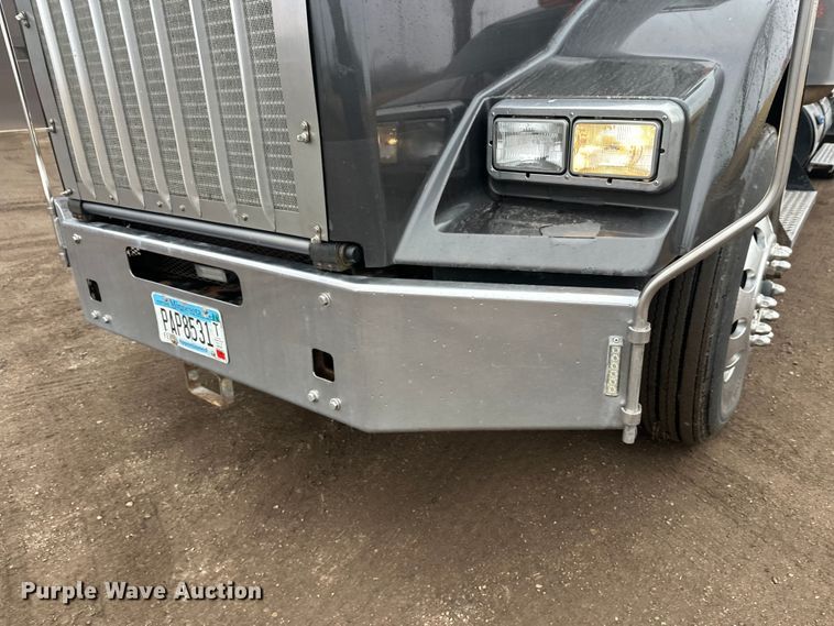 image for item FK1718 2017 Kenworth T8 Series semi truck