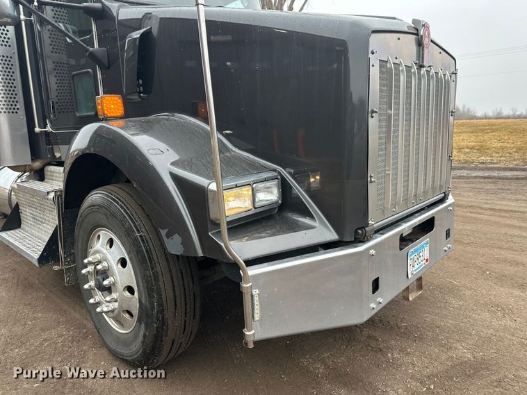 image for item FK1718 2017 Kenworth T8 Series semi truck