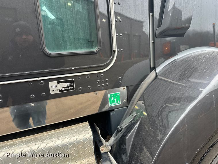 image for item FK1718 2017 Kenworth T8 Series semi truck