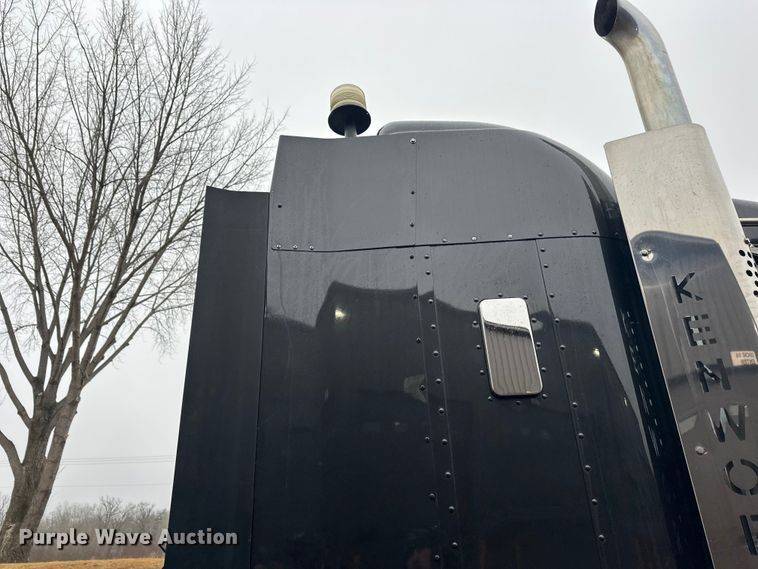 image for item FK1718 2017 Kenworth T8 Series semi truck