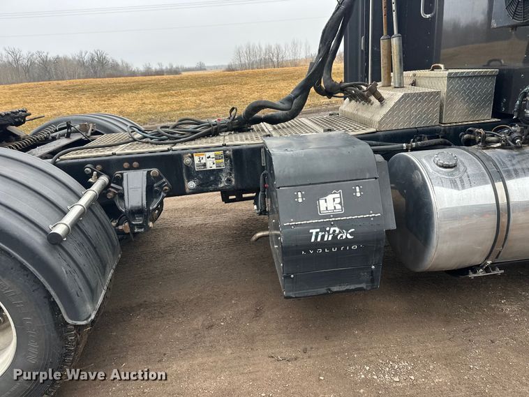 image for item FK1718 2017 Kenworth T8 Series semi truck