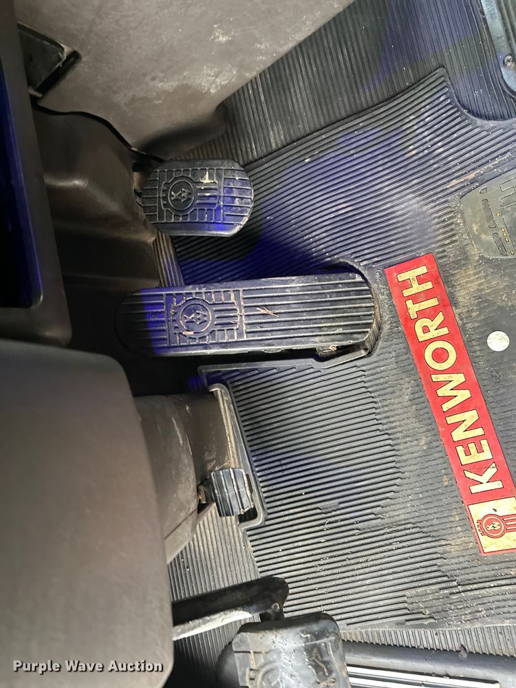 image for item FK1718 2017 Kenworth T8 Series semi truck