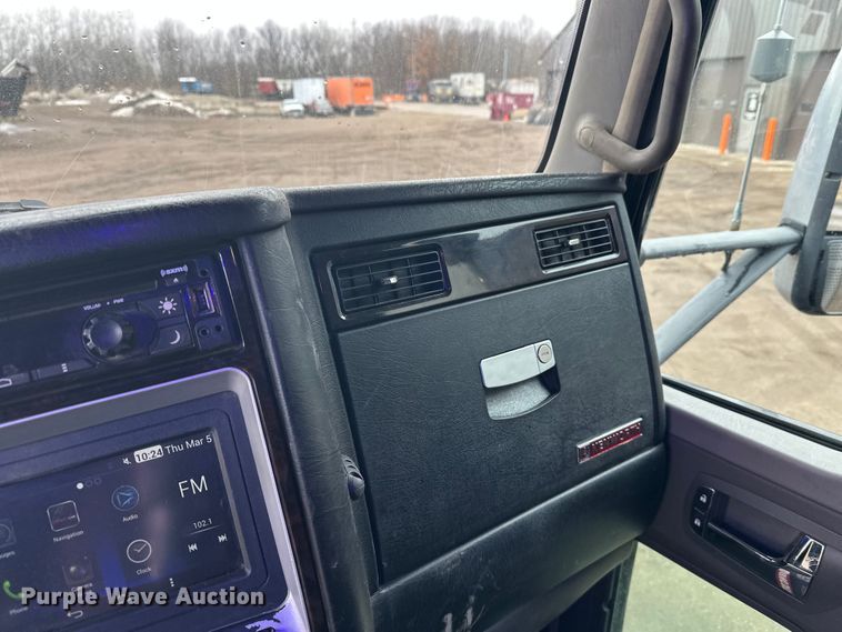 image for item FK1718 2017 Kenworth T8 Series semi truck