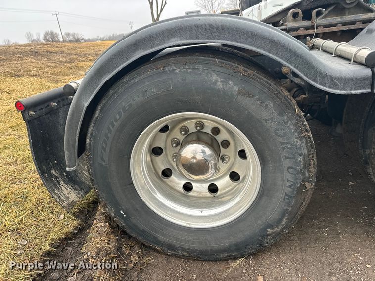 image for item FK1718 2017 Kenworth T8 Series semi truck