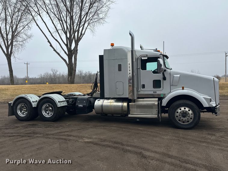 image for item FK1719 2017 Kenworth T800 semi truck