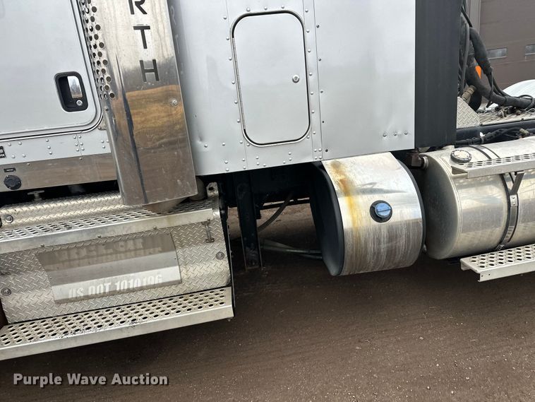 image for item FK1719 2017 Kenworth T800 semi truck