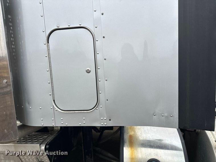 image for item FK1719 2017 Kenworth T800 semi truck