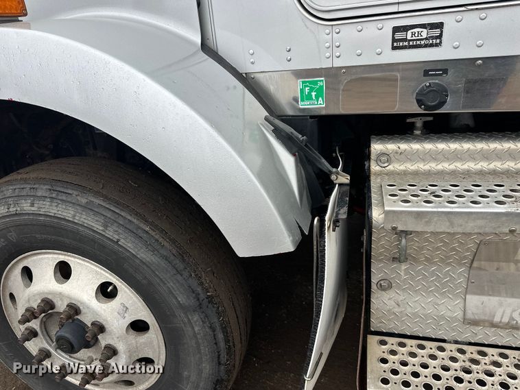 image for item FK1719 2017 Kenworth T800 semi truck