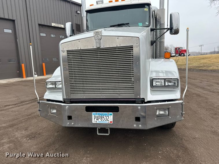 image for item FK1719 2017 Kenworth T800 semi truck