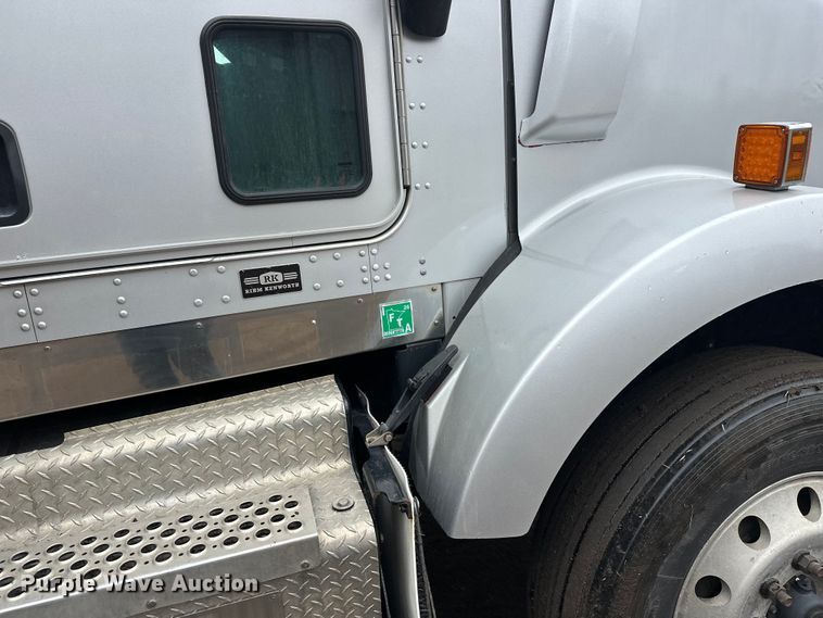 image for item FK1719 2017 Kenworth T800 semi truck