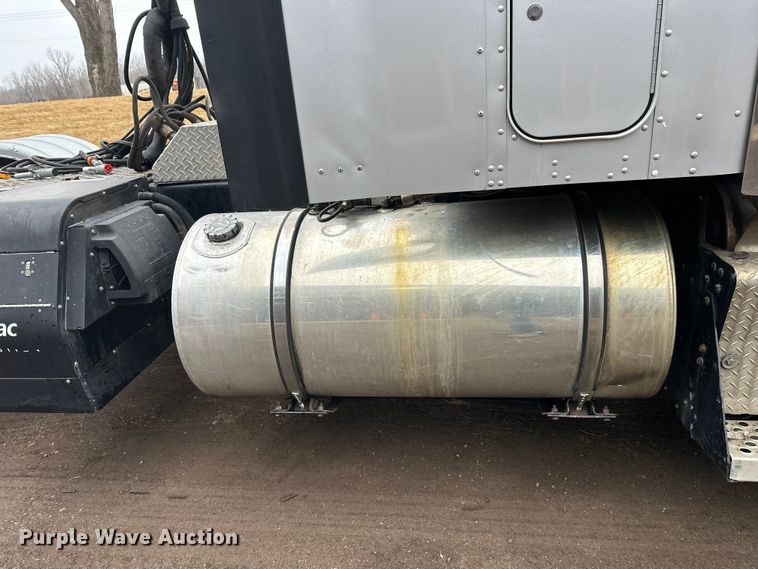 image for item FK1719 2017 Kenworth T800 semi truck