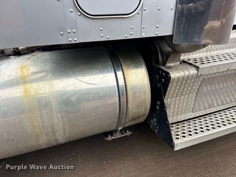 image for item FK1719 2017 Kenworth T800 semi truck