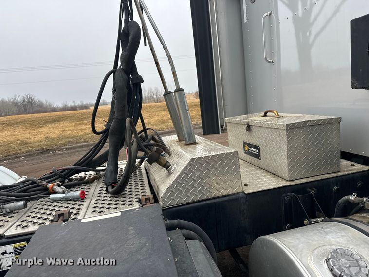 image for item FK1719 2017 Kenworth T800 semi truck