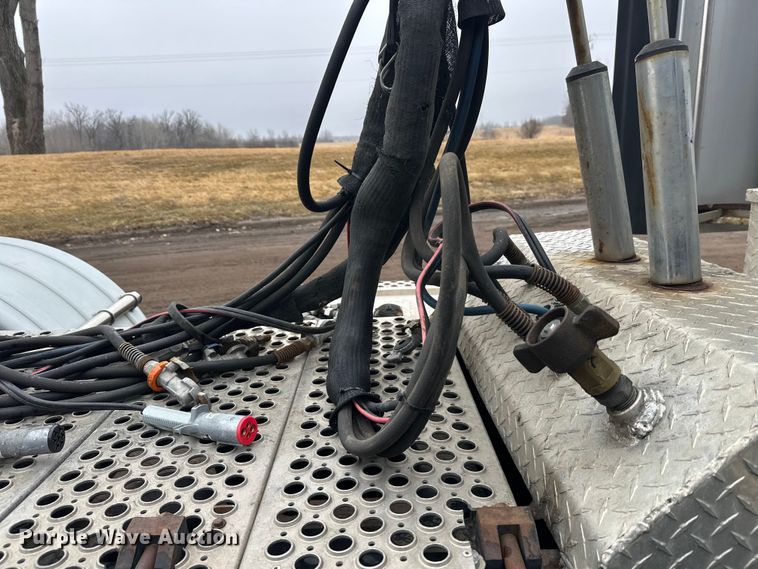 image for item FK1719 2017 Kenworth T800 semi truck