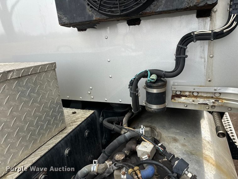 image for item FK1719 2017 Kenworth T800 semi truck