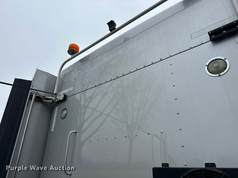 image for item FK1719 2017 Kenworth T800 semi truck