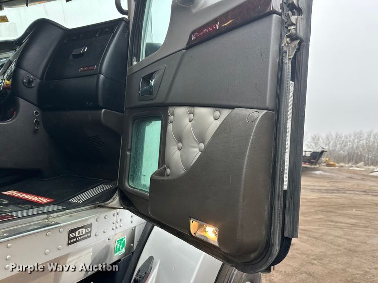 image for item FK1719 2017 Kenworth T800 semi truck