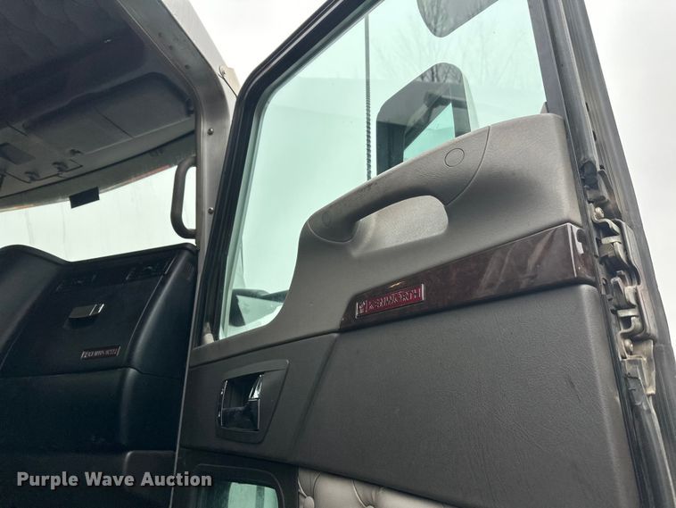 image for item FK1719 2017 Kenworth T800 semi truck