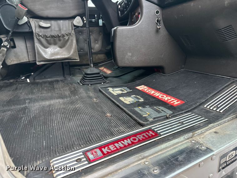 image for item FK1719 2017 Kenworth T800 semi truck