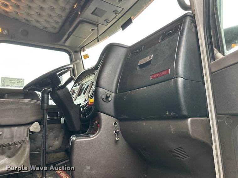 image for item FK1719 2017 Kenworth T800 semi truck